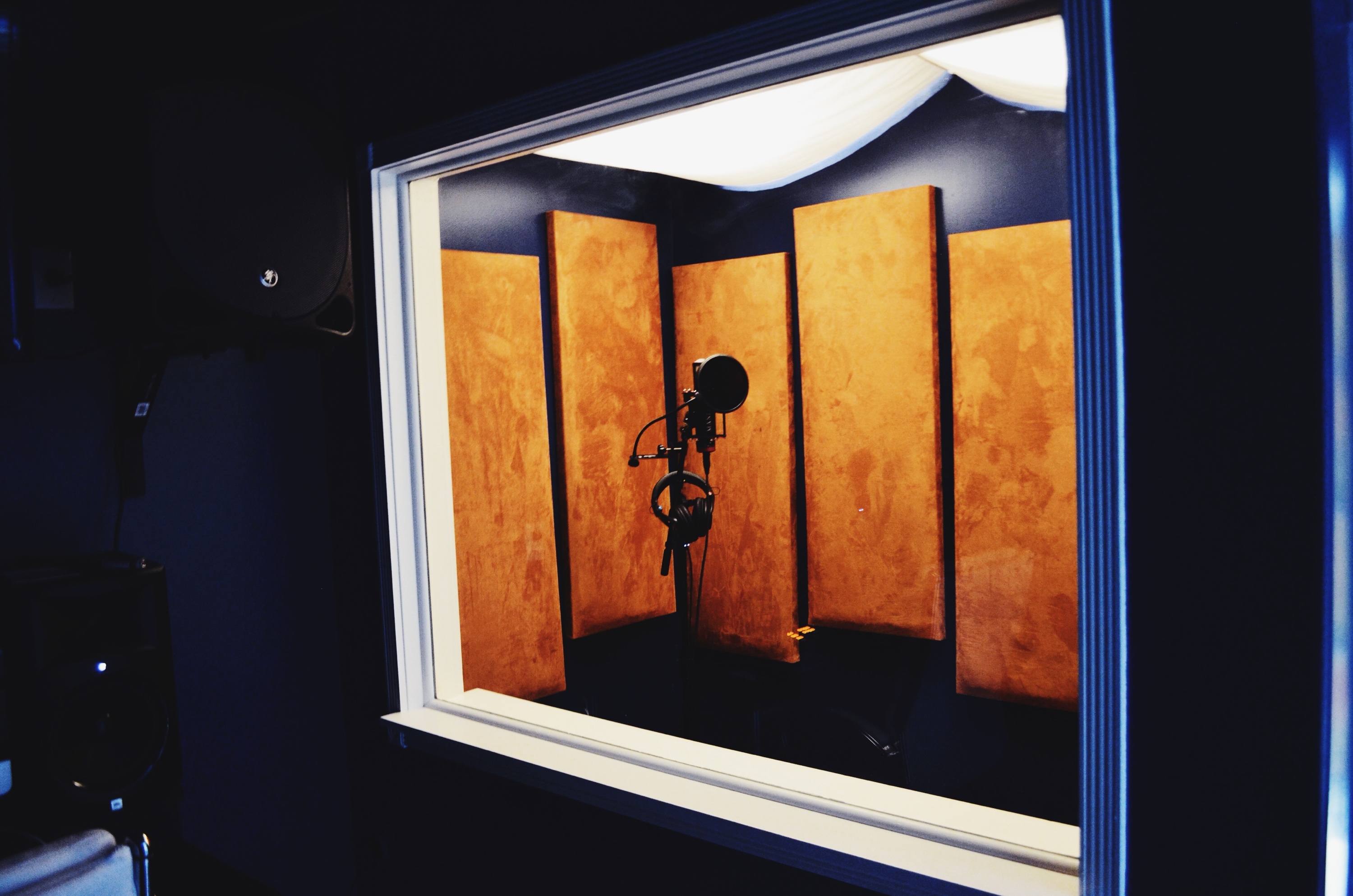FINAL BOOTH EXTERIOR WINDOW