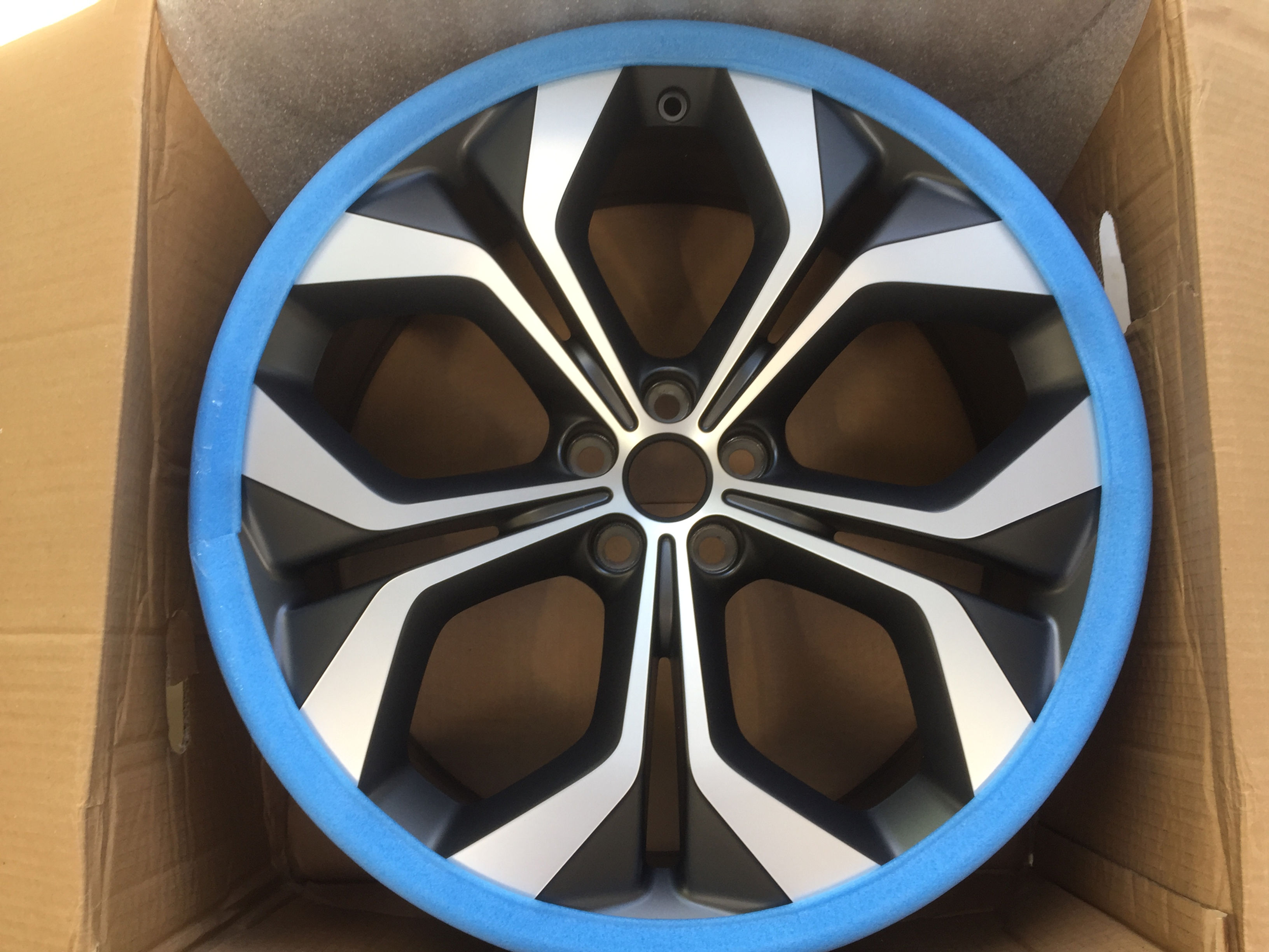 21in Style 5053 E-Pace 8J