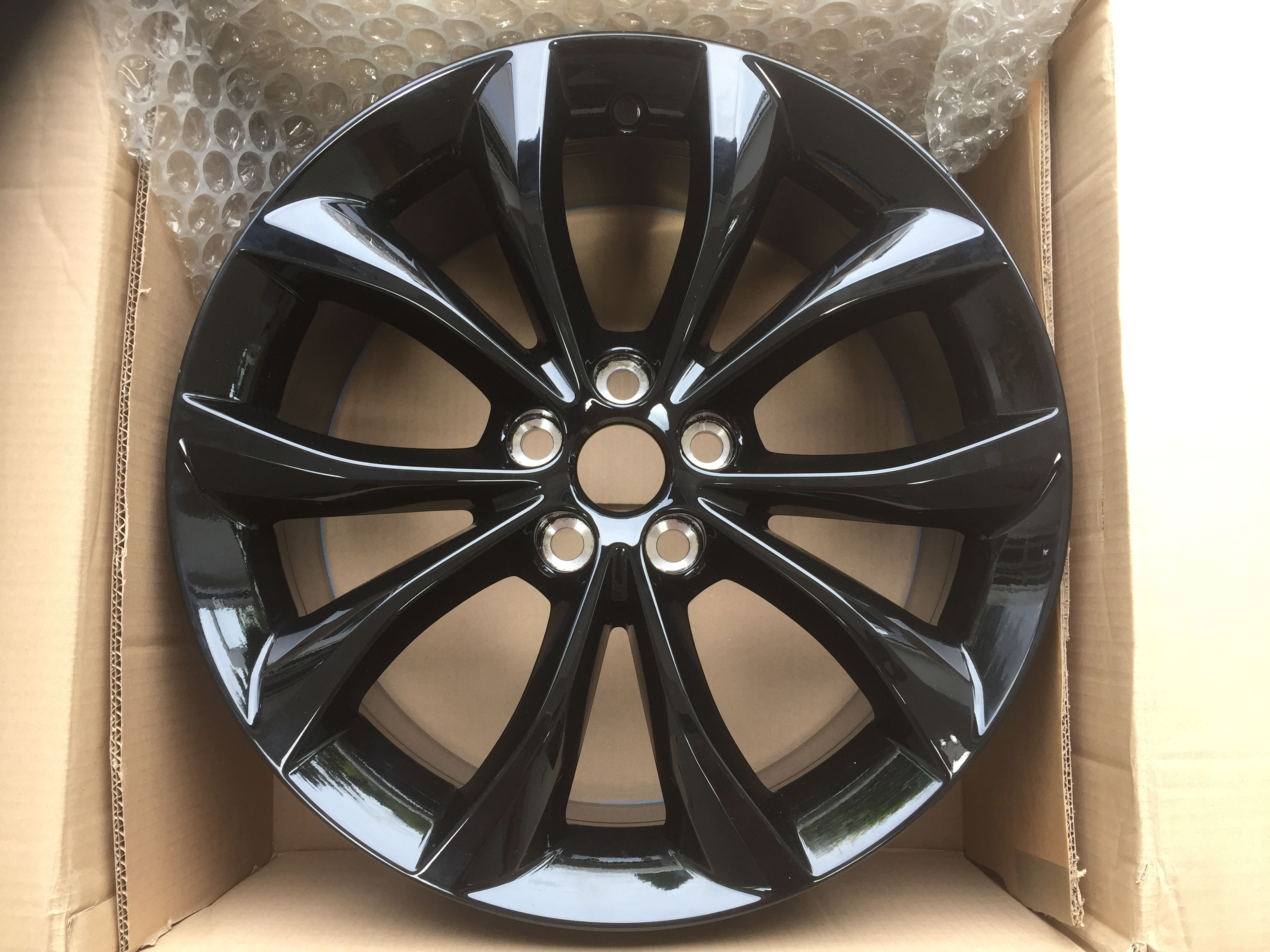 18in Helix XF 8J Gloss Black