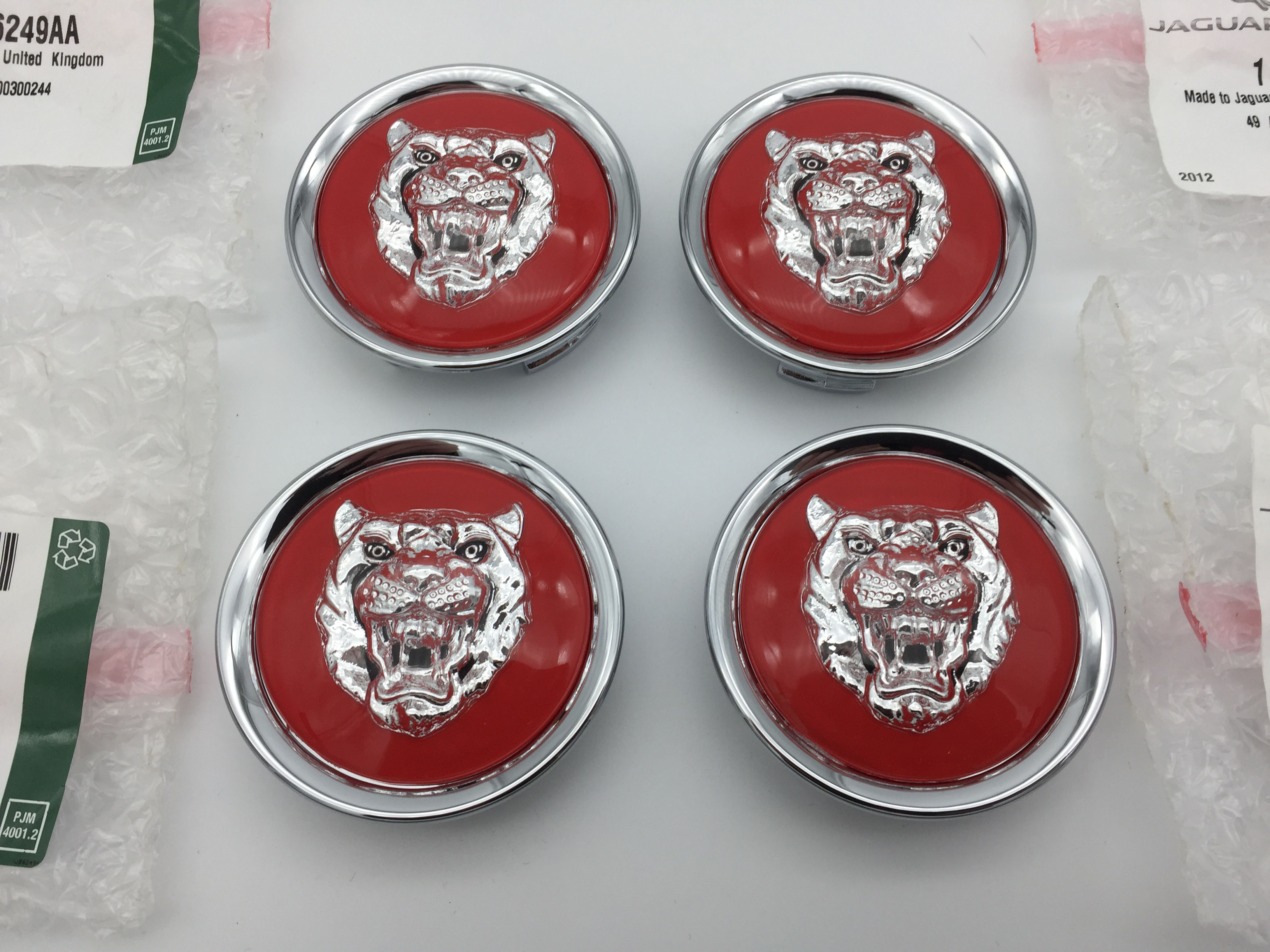 Centre Cap Badges - Red with Silver Growler. Set of 4