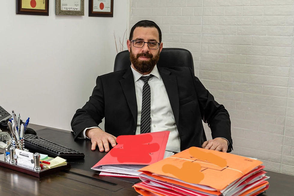 | תמונת עורך דין ליעוז בלסיאנו במשרדו ליעוז בלסיאנו משרד עורכי דין בבת ים והסביבה | מומחים בבשורות טובות