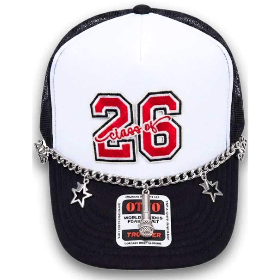 Graduation Hat 2026 – Trucker Hat with Patch & Optional Charm Chain - With Charm Chain