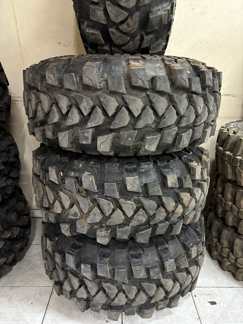 Miniatura: CONJUNTO USADO - PNEUS 37/14,5R15 RZJ + RODAS 15x10" 5x139