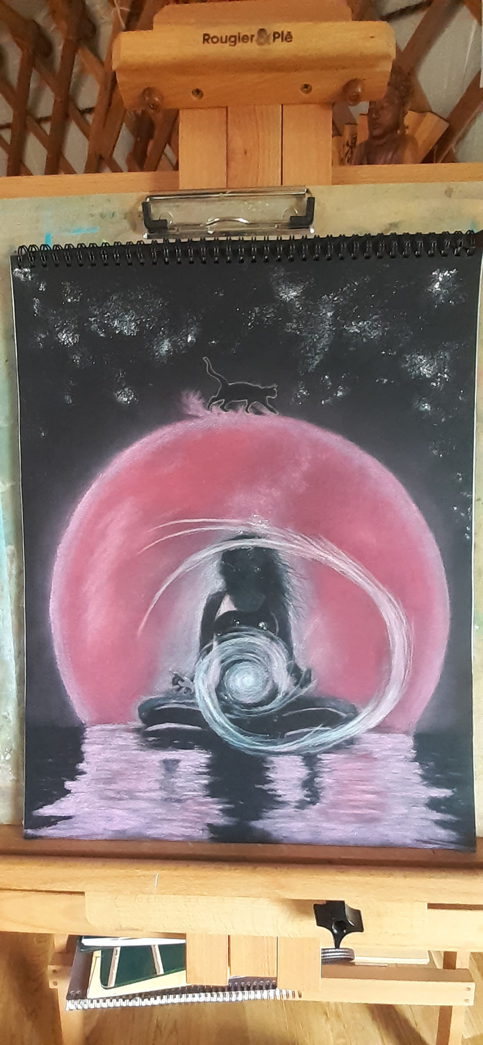 Femme et la lune rose