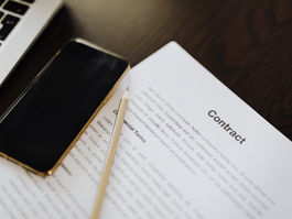 분양계약서에 건축주를 관리인으로 한다는 내용이 있었다면, 이를 관리단집회를 갈음하는 서면결의서로 볼 수 있을까?