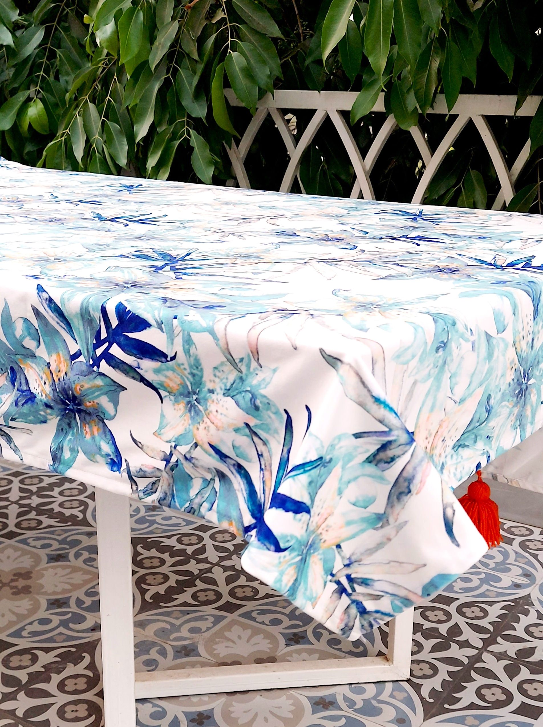 Crisp Color Combination Table Cover