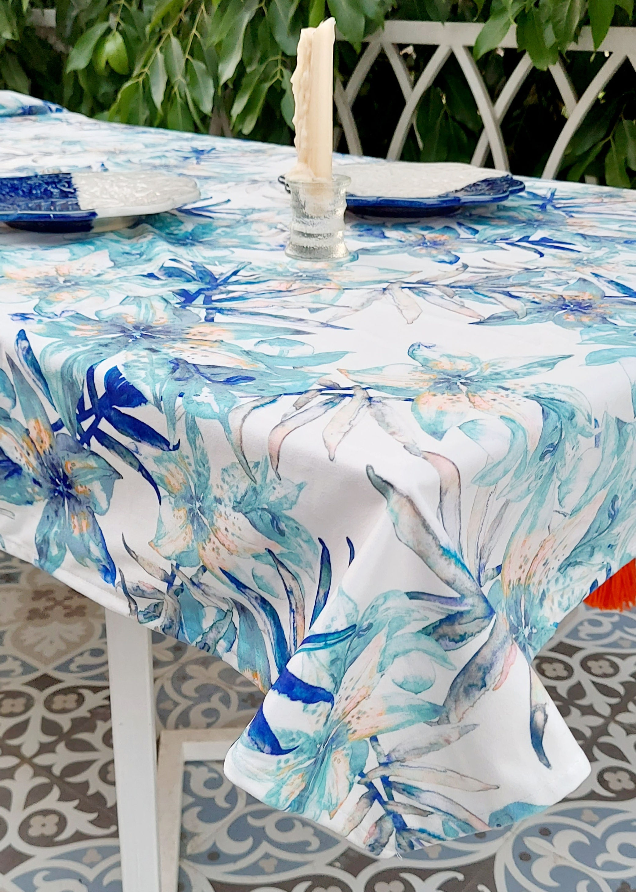 Crisp Color Combination Table Cover
