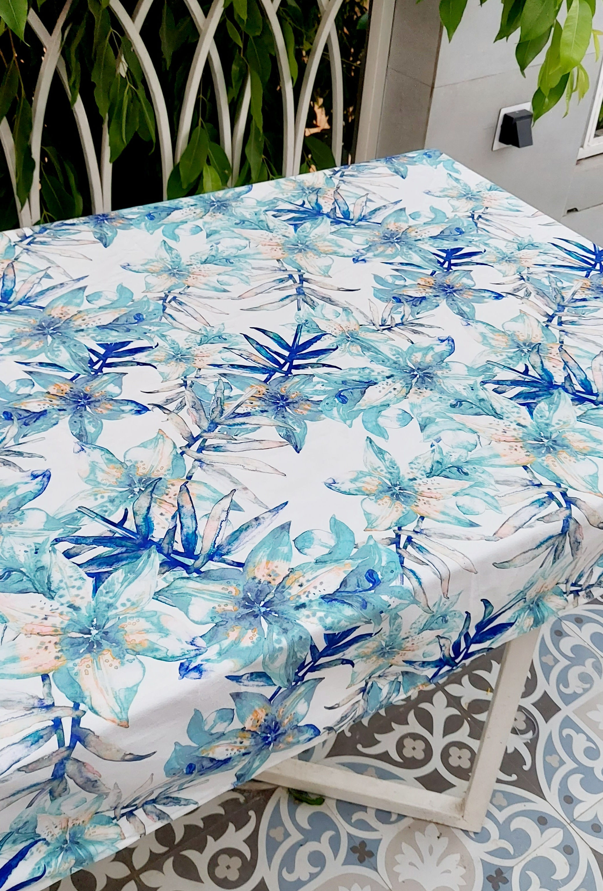 Crisp Color Combination Table Cover