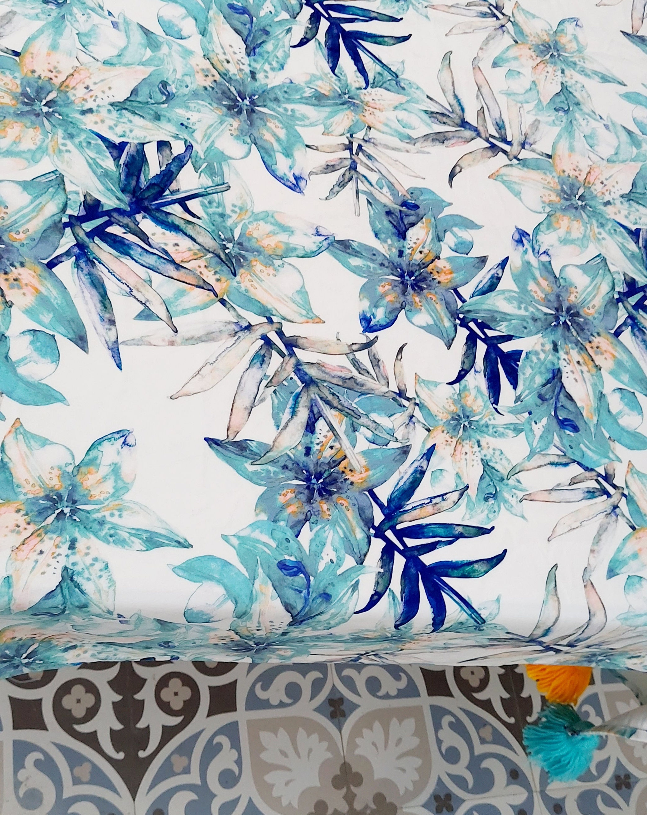 Crisp Color Combination Table Cover