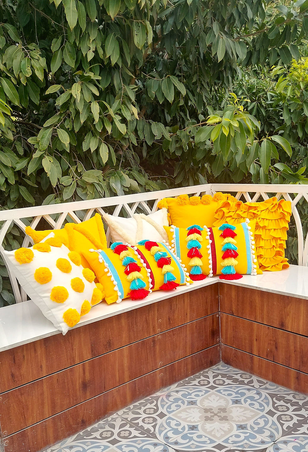 Miniatura: Yellow Tassel Cushion Cover