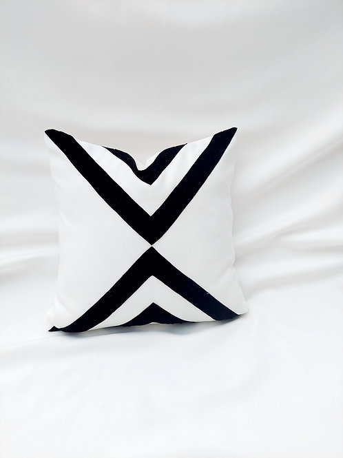 Black and White Pattern Cushion Cover