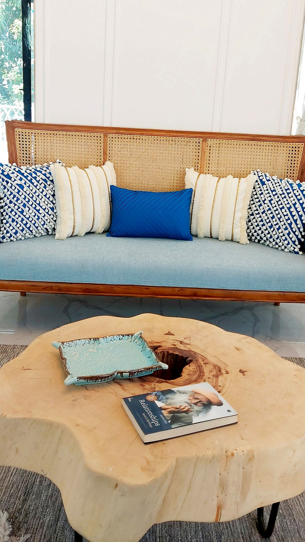 Miniaturebillede: "Transform your room with the tranquility of teal blue"