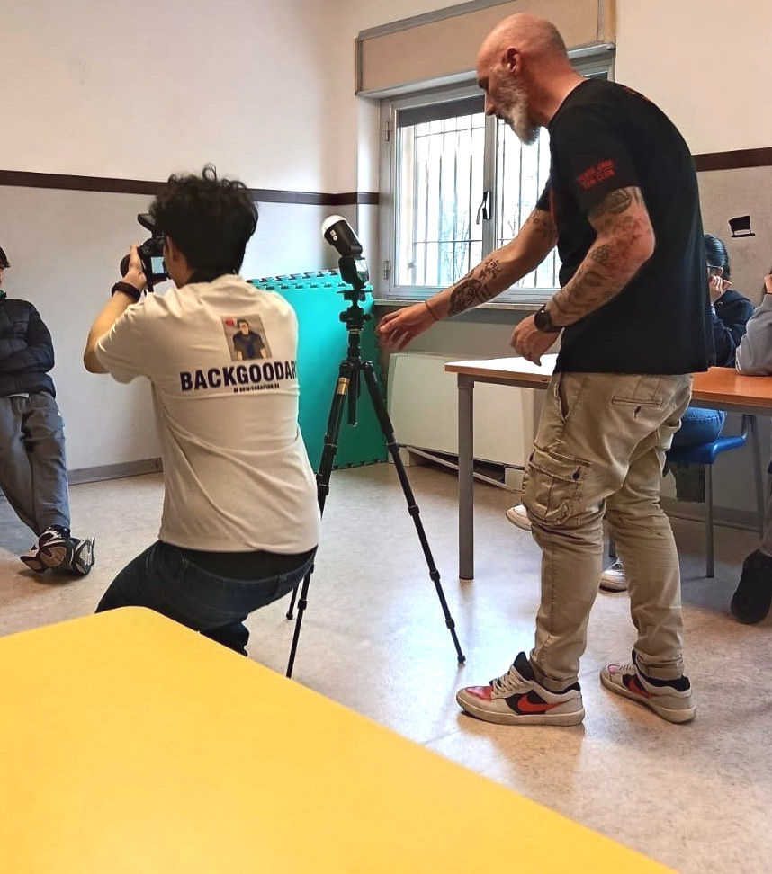 Laboratori educativi per adolescenti al Centro Diurno Binario 9 e ¾: attività di fotografia con esercitazione pratica e utilizzo di attrezzatura professionale
