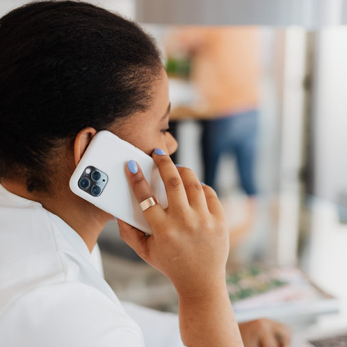 RENOUER CONTACT QUAND ON EST SENIOR : COMMENT ET POURQUOI ?