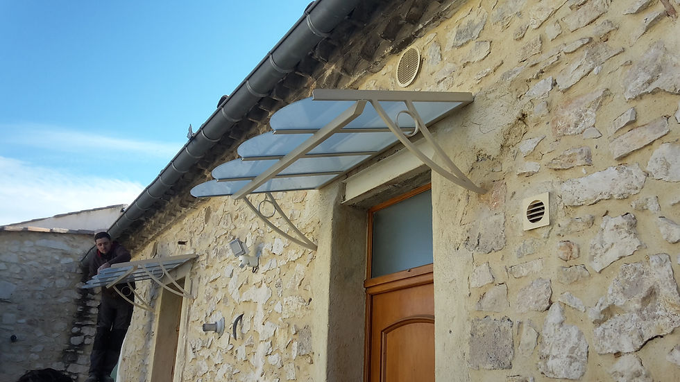 Marquise de porte sur mesure