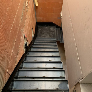 Chaque marche est encastrée dans le limon