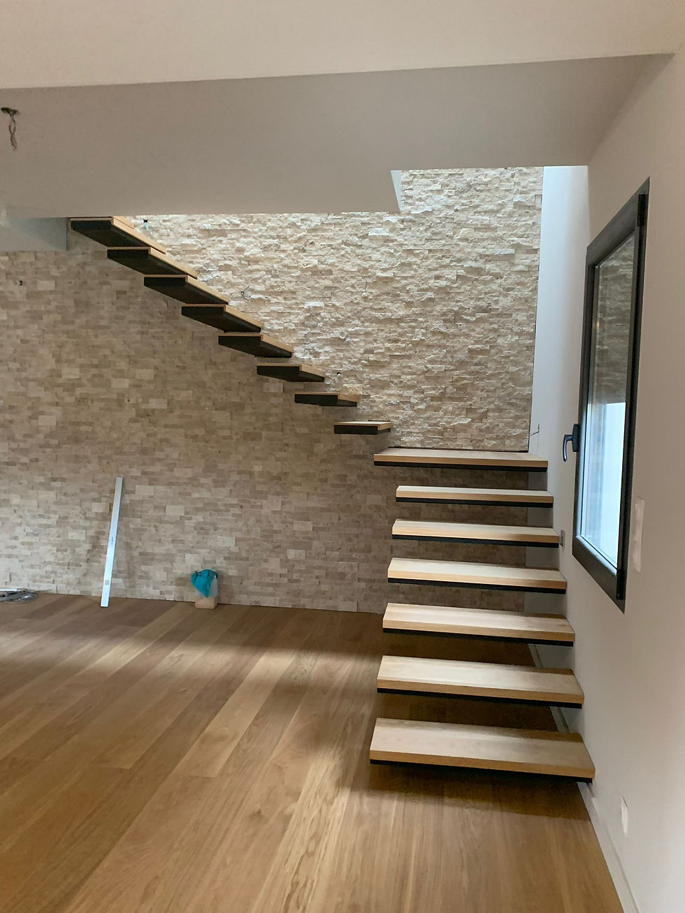 Escalier à marches plantées