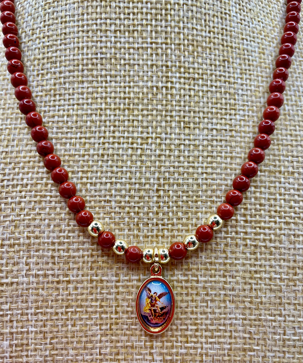 Collier Ras du Cou Jaspe Rouge avec son Ange à St Laurent du Var
