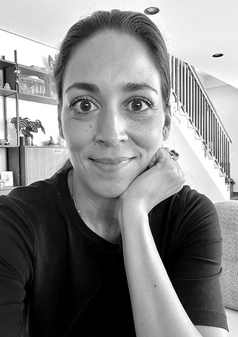 Identiteitscoach Chantal de Rooy. Nuchter, scherp en zacht helpend.