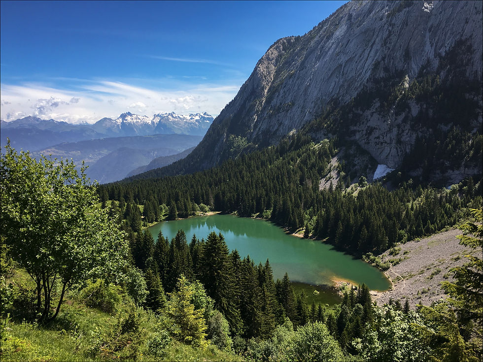 Un joli lac au pied du Bargy