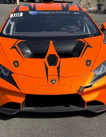 Design de livrée sur Lamborghini Huracan Super Troféo réalisé par Graphikustoms.