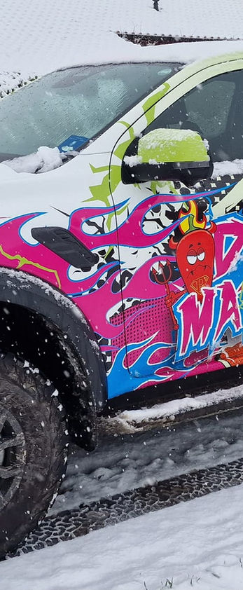 Ford Ranger Raptor en full wrap. Un covering haut en couleurs et en fun. Un design Graphikustoms.