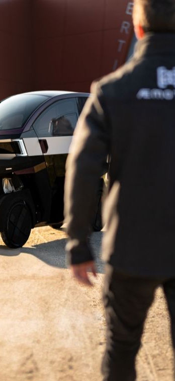 ÆMOTION concept innovant, l'avenir de la mobilité, entre moto et voiture.