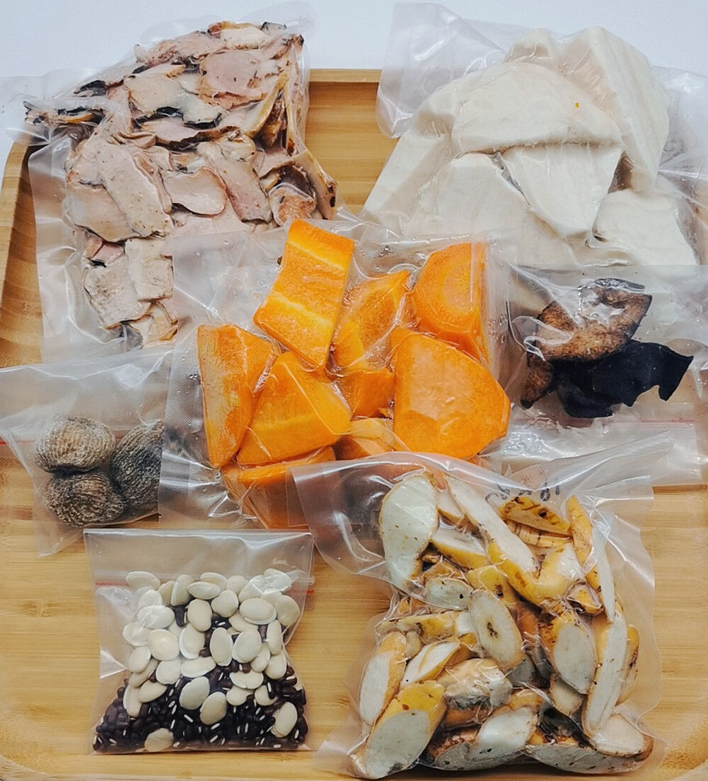 湯包組合: 粉葛, 牛旁, 牛大力, 土茯苓, 赤小豆, 扁豆, 茨實, 甘筍, , 陳皮蜜棗湯包(3-4人份量) 配新鮮赤肉