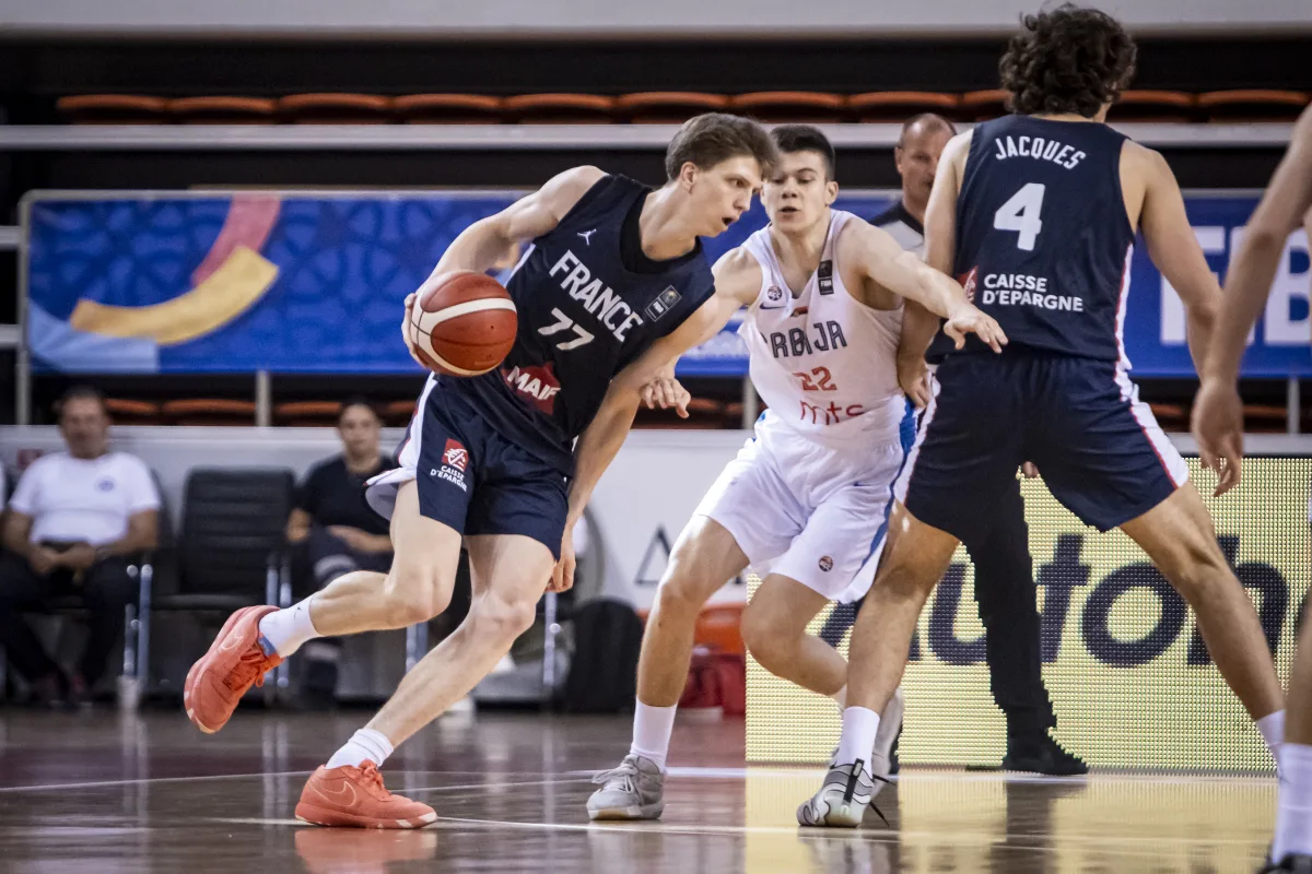 Roman Domon, ailier français formé à l’ASCBB, en action lors de l’Euro U20 2025 avec l’équipe de France.