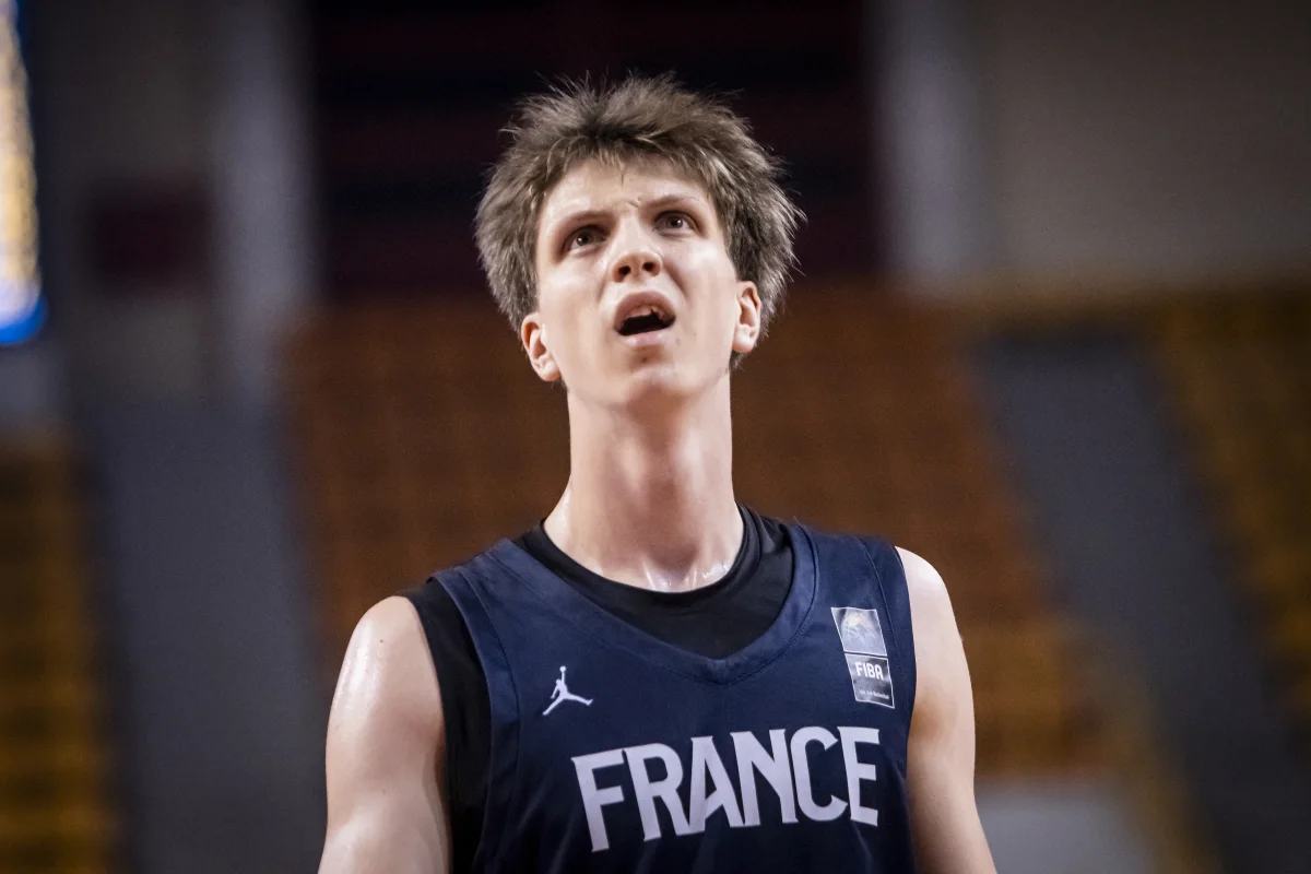 Roman Domon, ailier français formé à l’ASCBB, en action lors de l’Euro U20 2025 avec l’équipe de France.