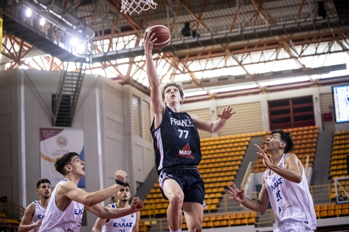 Roman Domon, ailier français formé à l’ASCBB, en action lors de l’Euro U20 2025 avec l’équipe de France.