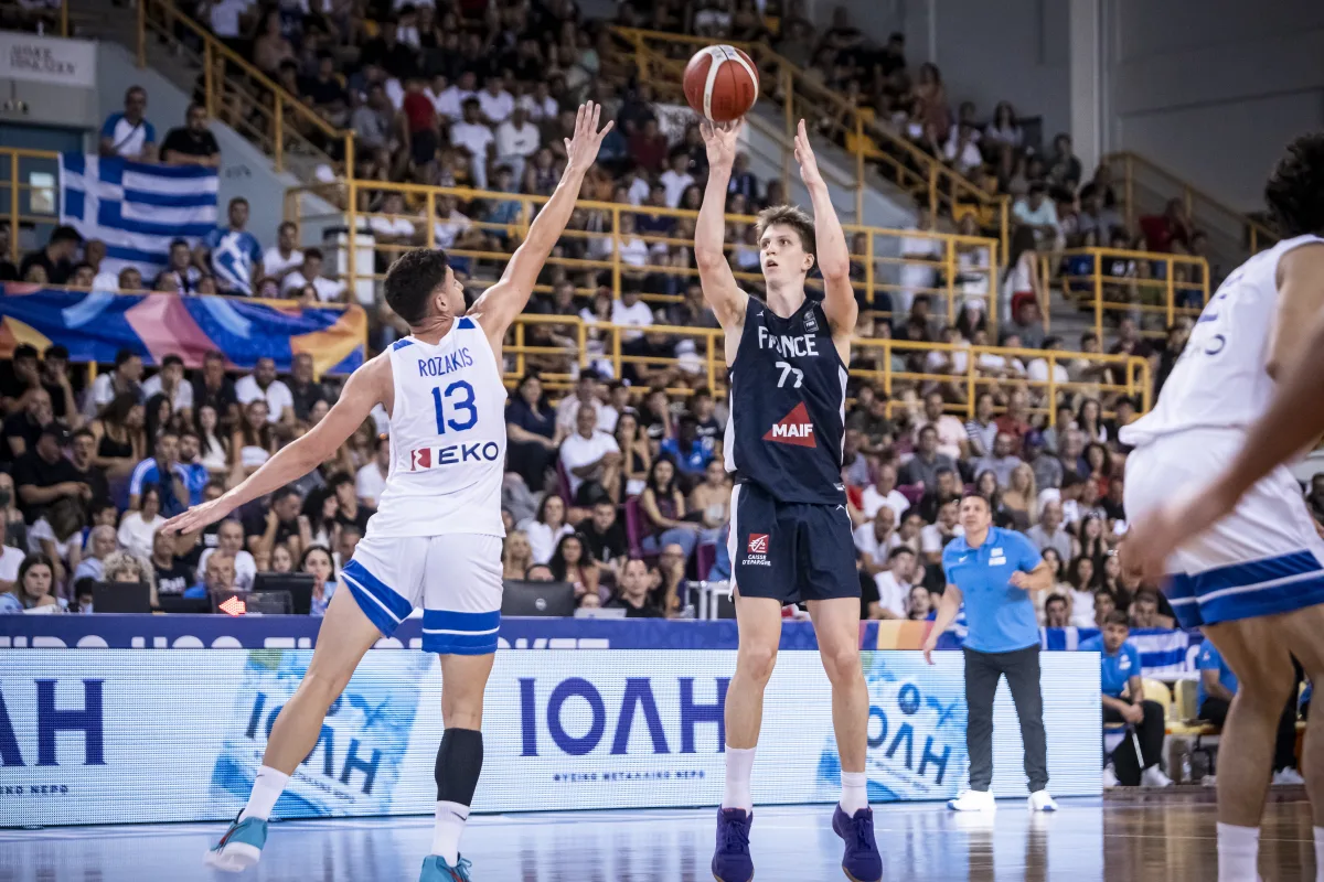 Roman Domon, ailier français formé à l’ASCBB, en action lors de l’Euro U20 2025 avec l’équipe de France.