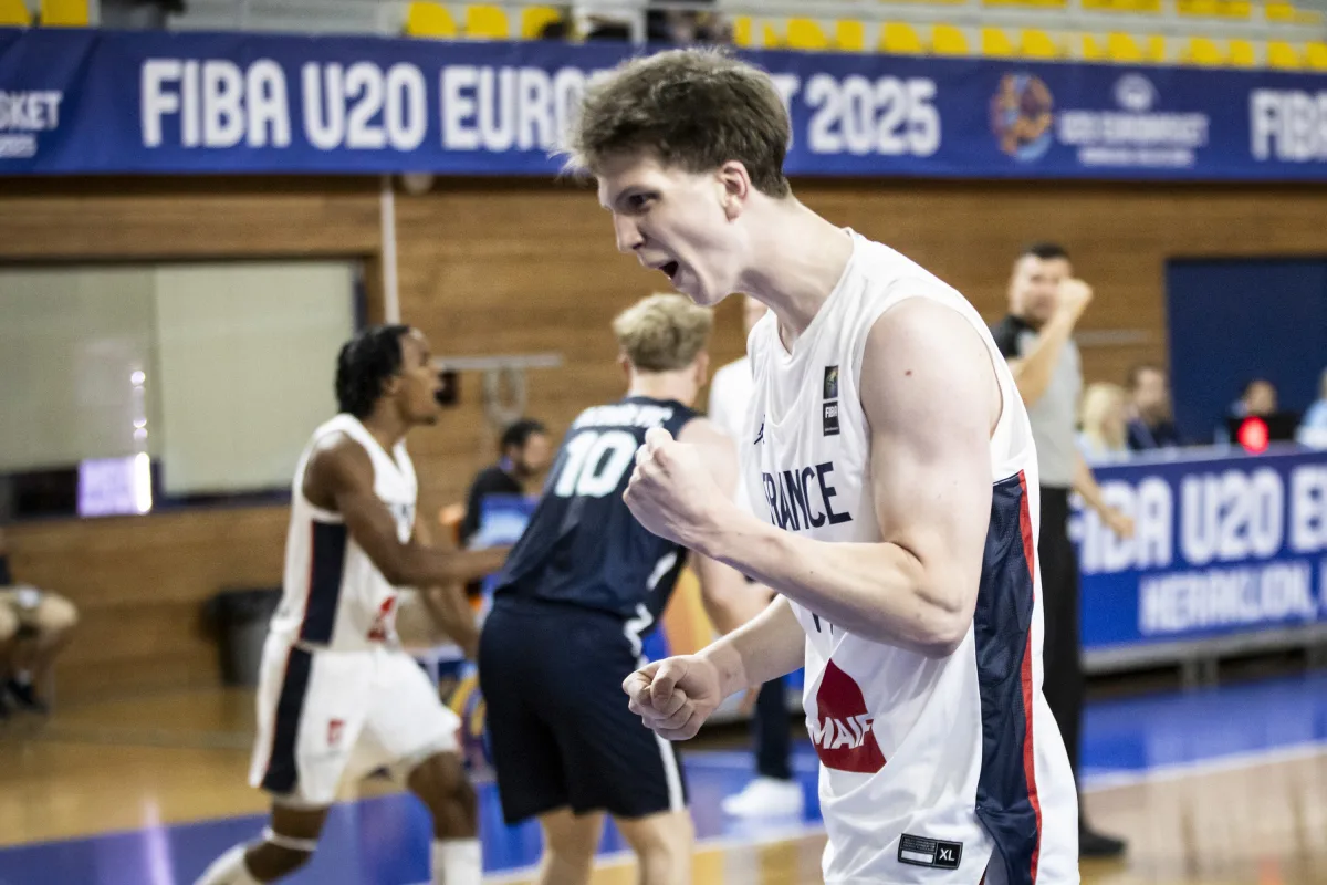 Roman Domon, ailier français formé à l’ASCBB, en action lors de l’Euro U20 2025 avec l’équipe de France.