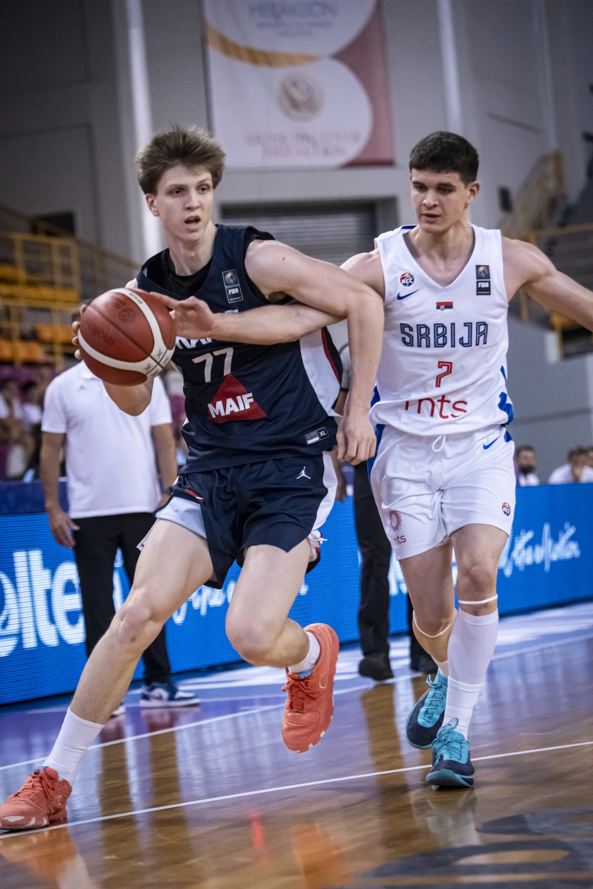 Roman Domon, ailier français formé à l’ASCBB, en action lors de l’Euro U20 2025 avec l’équipe de France.