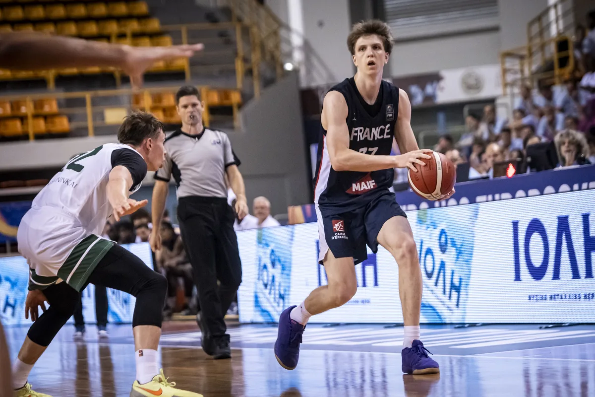 Roman Domon, ailier français formé à l’ASCBB, en action lors de l’Euro U20 2025 avec l’équipe de France.