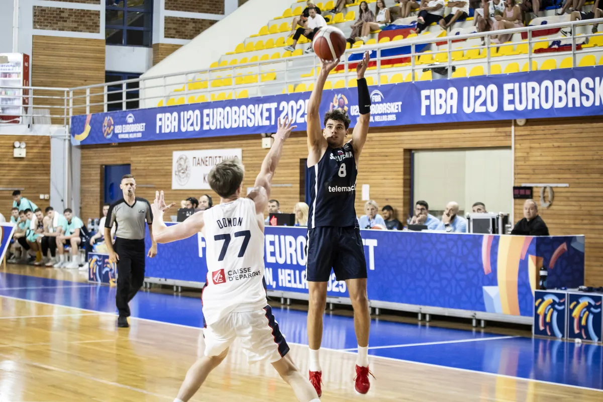 Roman Domon, ailier français formé à l’ASCBB, en action lors de l’Euro U20 2025 avec l’équipe de France.