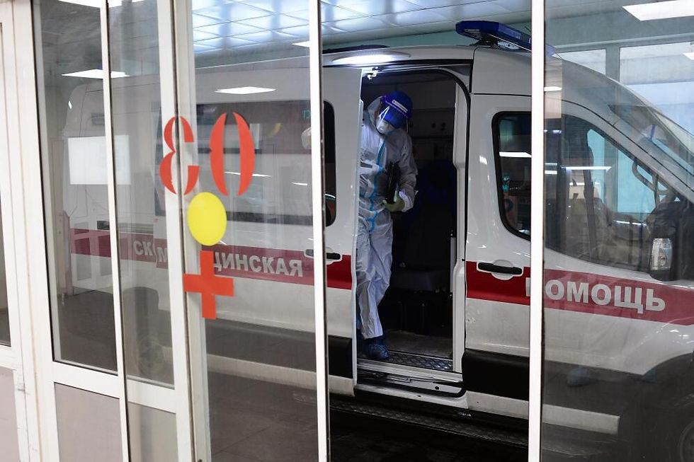 Автомобиль у приемного отделения госпиталя COVID-19. Источник: РИА Новости