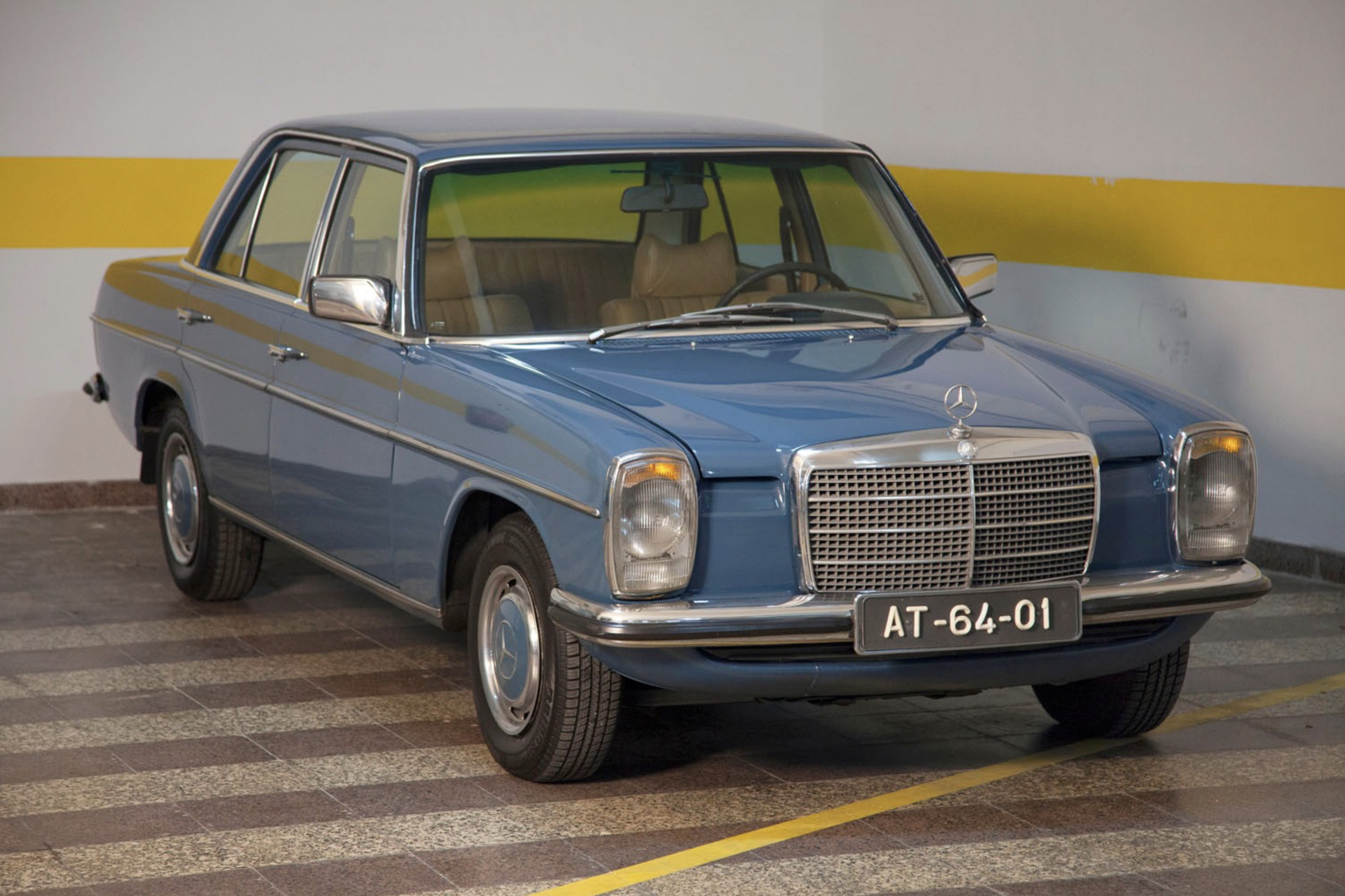 MERCEDES-BENZ 220d