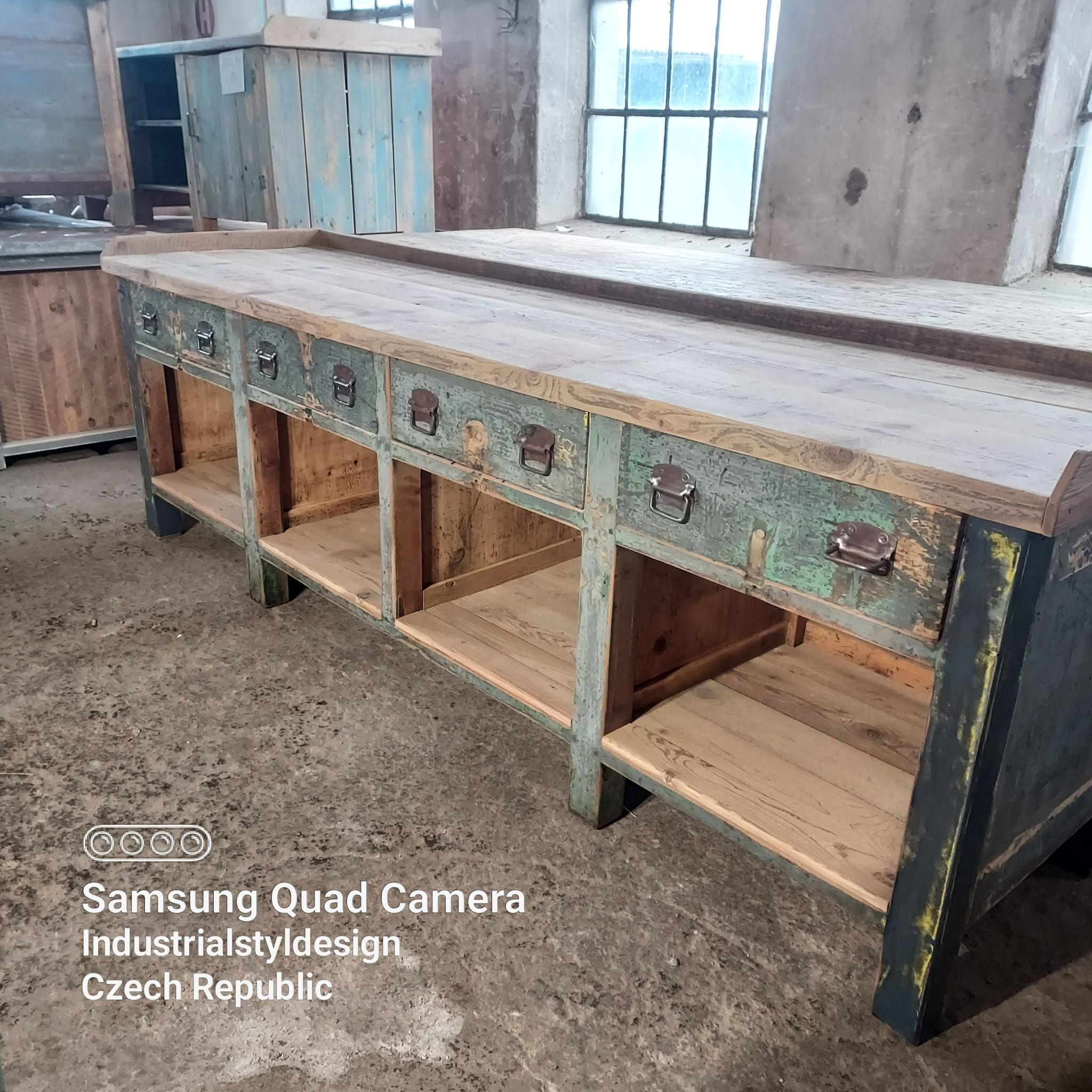 No. 23/7 - Pracovní stůl ostrov s 4 zásuvkami