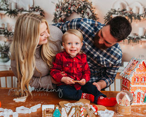 Mini Christmas Photoshoot Yorkshire - family laughing gingerbread man set up