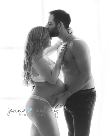 maternity pregnancy bump photoshoot natural photography by Jenna Meeking Photographer. Yorkshire, Leeds, Otley, Ilkley, Harrogate, York, Skipton, Wetherby, Clitheroe.