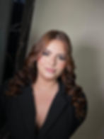 Entre radares, retrasos y rumores, hay una batalla que no ocurre en el aire sino en la información. Alejandra Rivera tiene la tarea de contar bien lo que otros distorsionan.