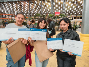 Programa Accesos: INEFOP y MIDES entregan más de 1.700 certificados en competencias transversales y habilidades digitales en todo el país