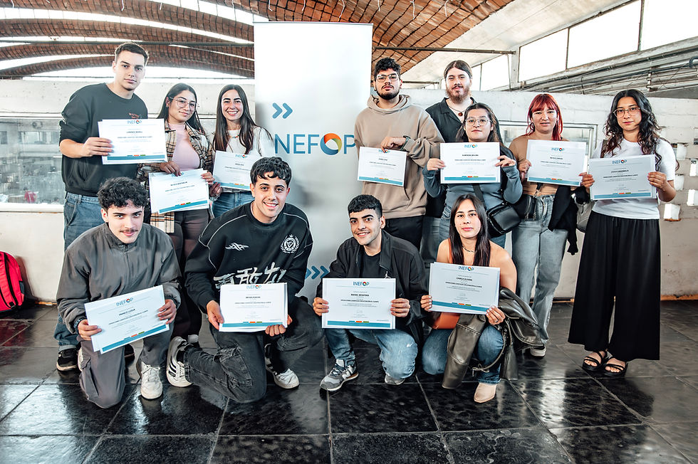 Formación Dual: INEFOP entregó certificados por capacitación en logística en empresa DAC