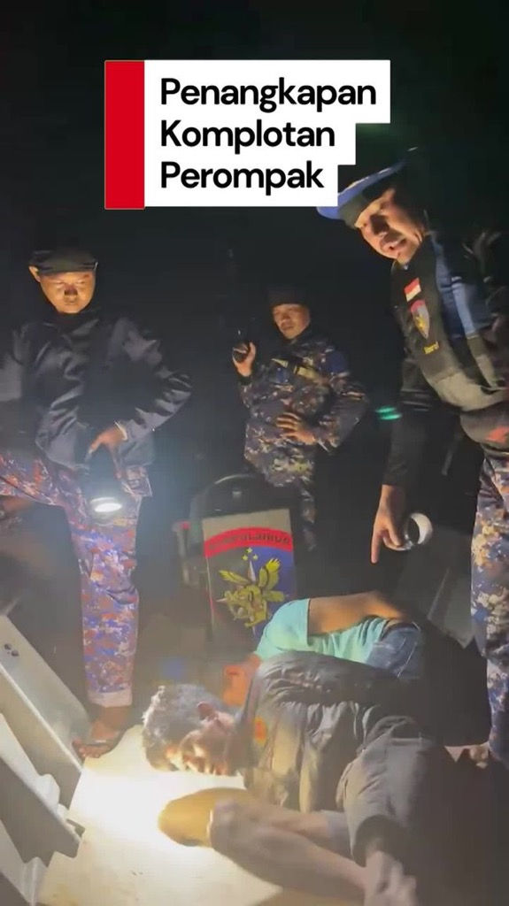 Indonesian authorities arrested 11 suspected pirates in the Riau Islands