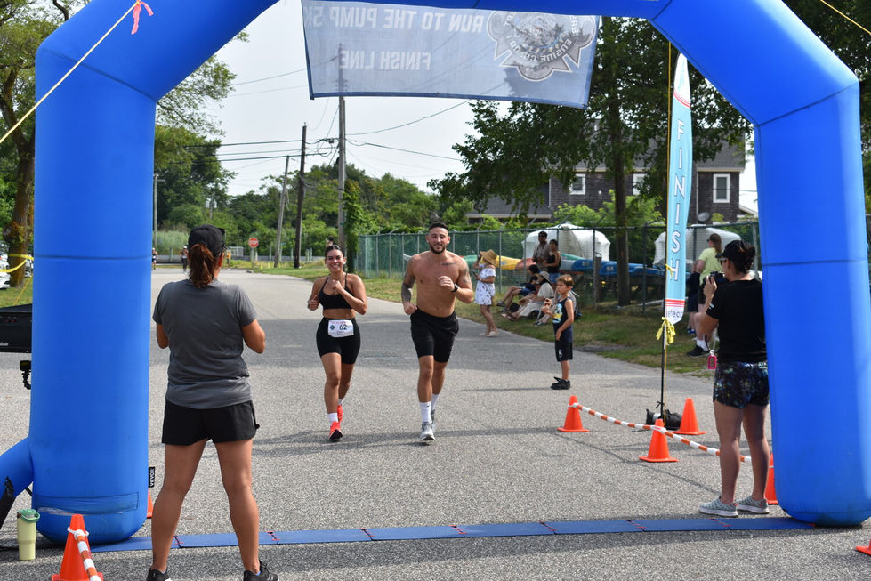 Katerin Benítez Gomez and Joseph Ivanditto finished their race in 31:00.

