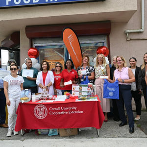Healthy eating initiative transforms Bay Shore Deli into ‘Healthy Corner Store’
