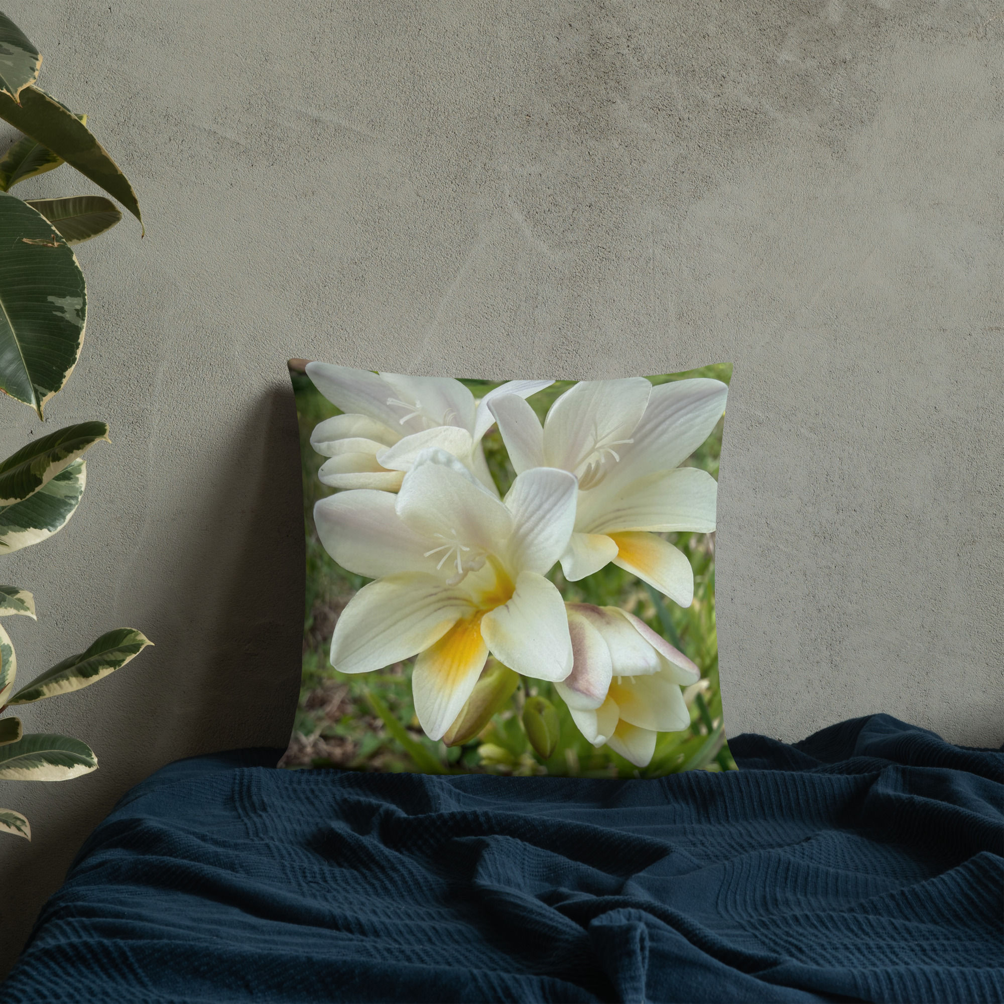 Cuscino Decorativo Gigli Bianchi | Design Botanico Armonia Mediterranea