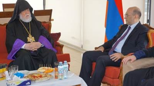 Արամ Ա-ն և Հունաստանում ՀՀ դեսպանը քննարկել են Սփյուռքին առնչվող հարցեր