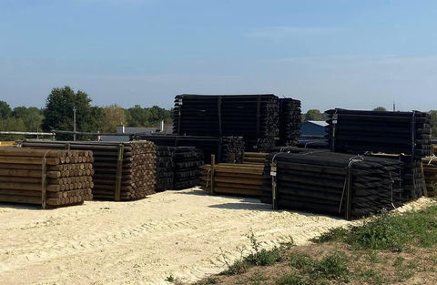 Clôture bois chevaux, Harmonie Equine, location vl chevaux, Location camion vl chevaux, litière chevaux copeaux, Litière copeaux de bois pour chevaux, clôture chevaux, clôture chevaux bois, Clôture bois pour chevaux, abris bois chevaux, Abris bois pour chevaux, barriere anglaise, Barriere anglaise bois 